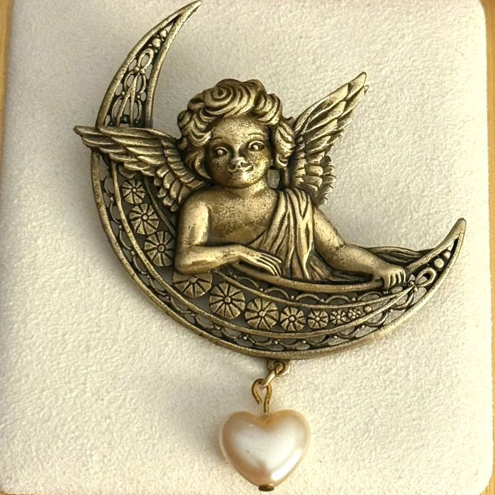 JJ Jonette Bronze Tone Cherub‎ on Crescent Moon Brooch Dangling Pearl Heart